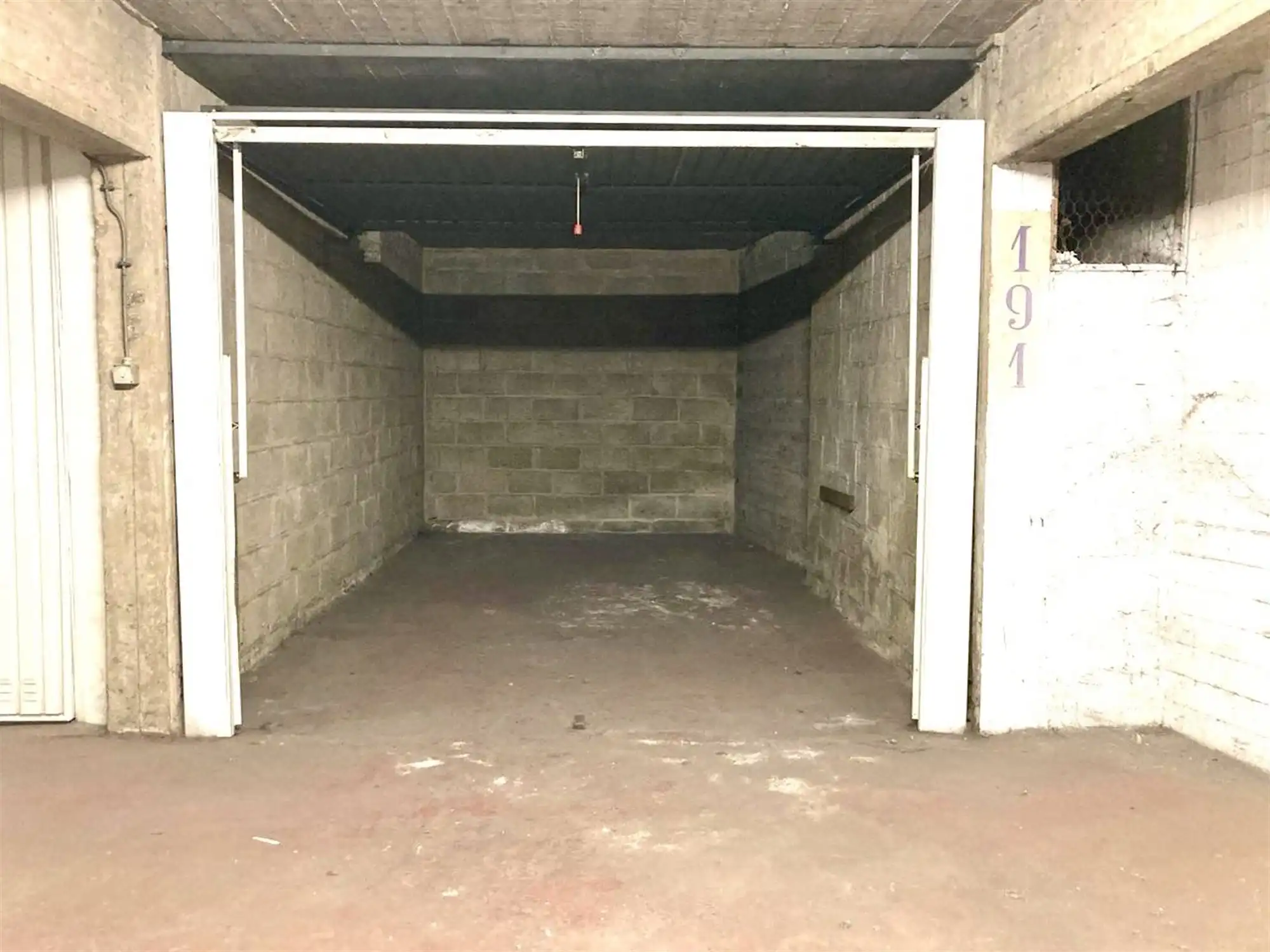 Garagebox in residentie Binnenhof! foto {{pictureIndex}}