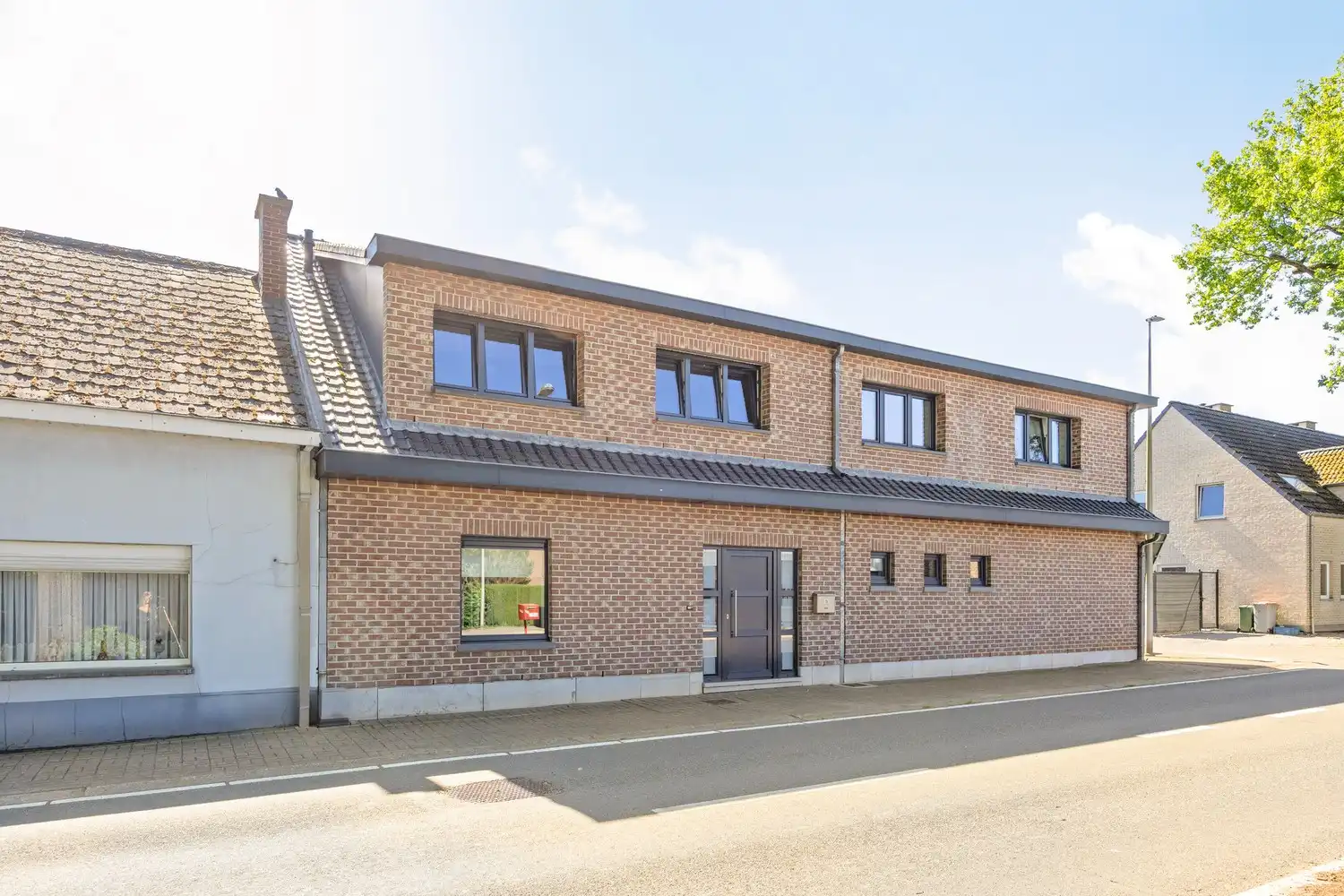 Stijlvol wonen in As: ruime, instapklare woning met tuin en garage foto 41