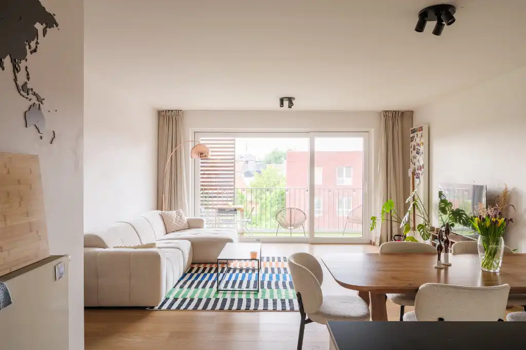 Lichtrijk appartement met ruim zonneterras en open groen zicht op toplocatie aan Dok Noord. Mogelijkheid aankoop autostaanplaats! foto {{pictureIndex}}