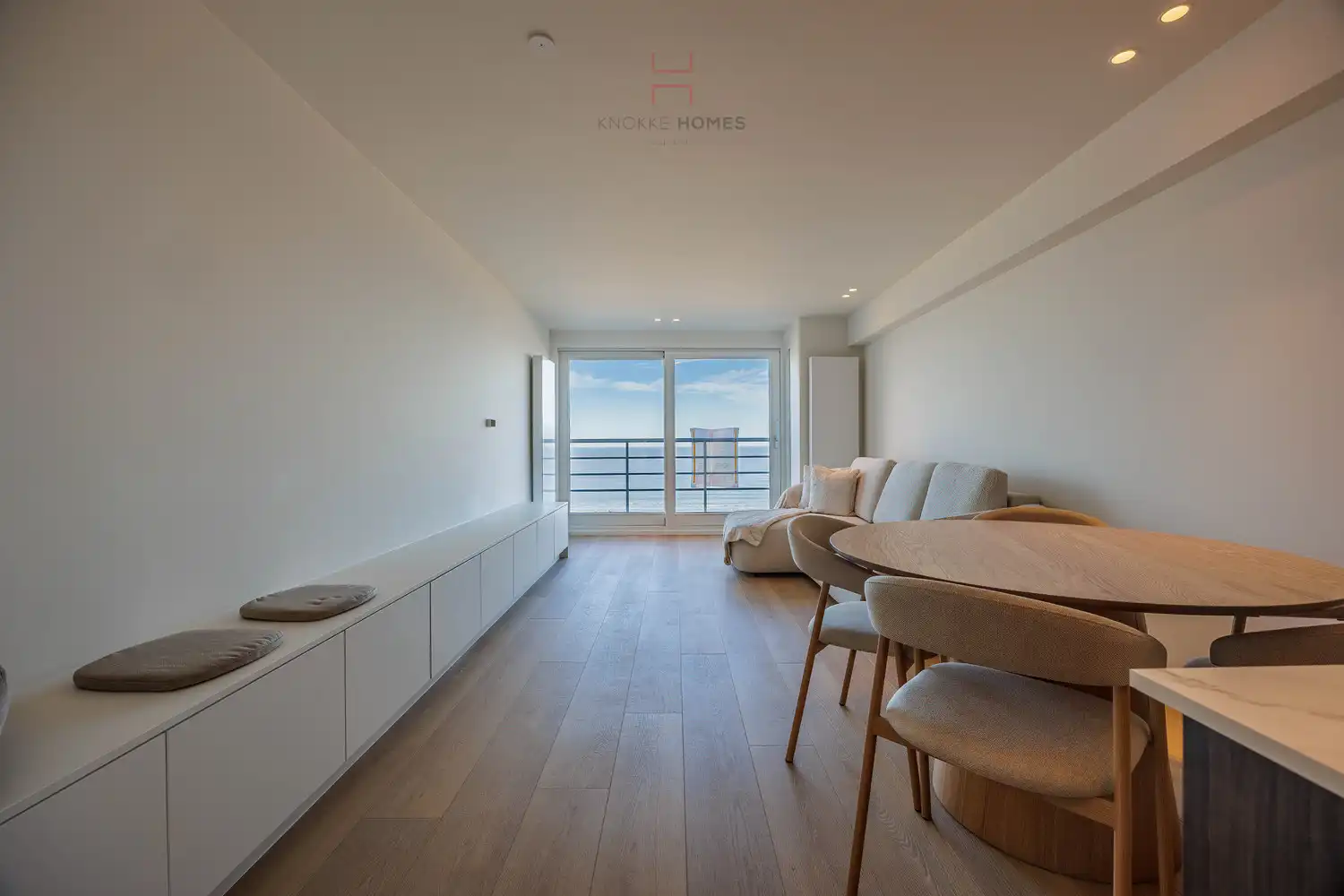 Prachtig gerenoveerd 2- slaapkamer appartement met frontaal zeezicht. foto 6