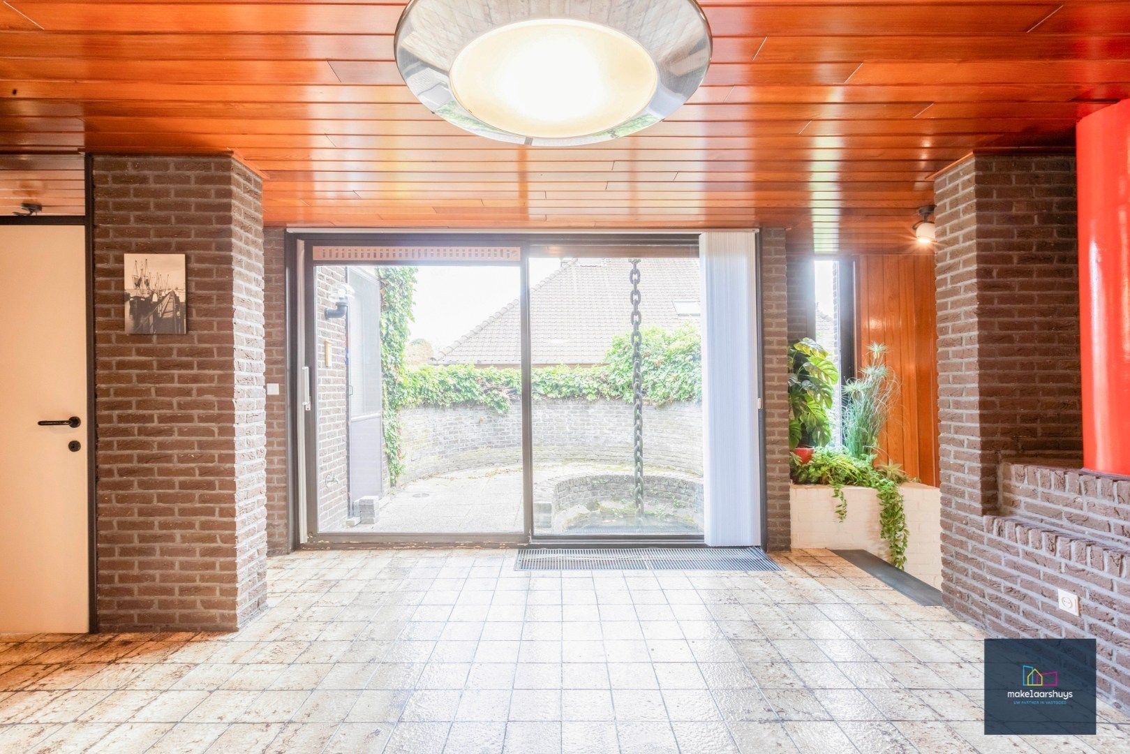 Architecturale woning op een rustige ligging foto 9