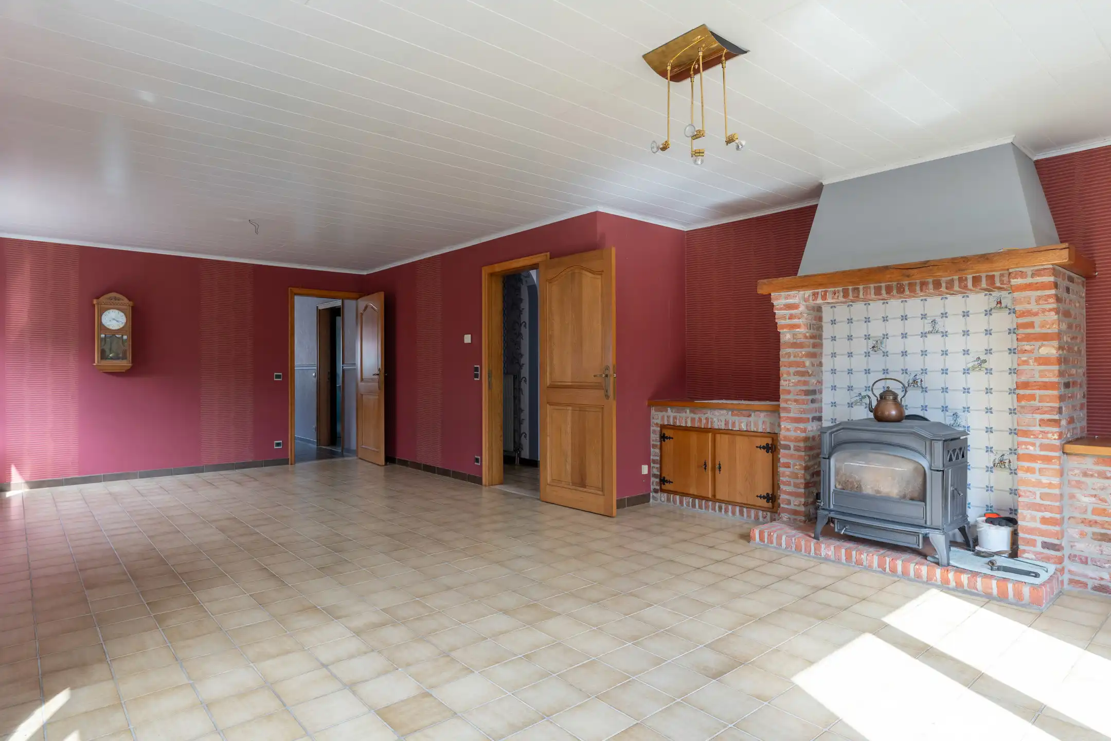 Te renoveren laagbouwwoning met 3 slpks, tuin en garage. foto 4