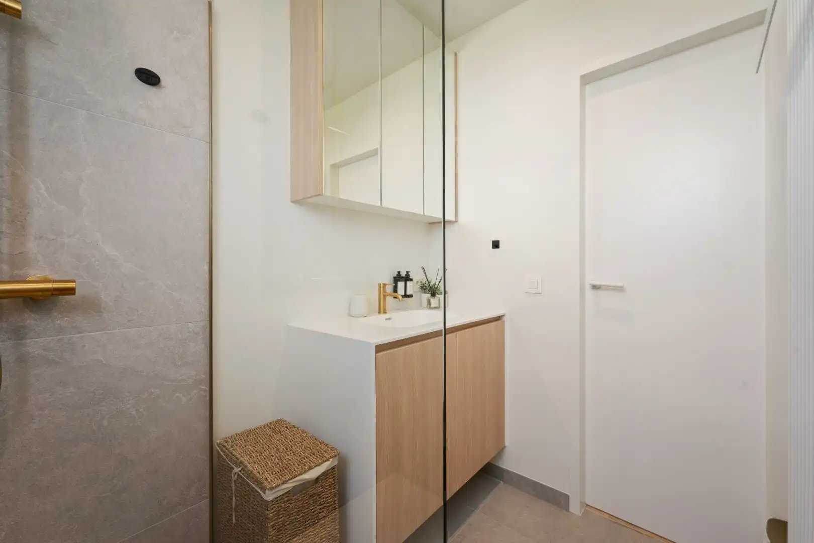 Instapklaar gemeubeld 2-slaapkamerappartement met zeezicht en duinenzicht te Bredene  foto 9