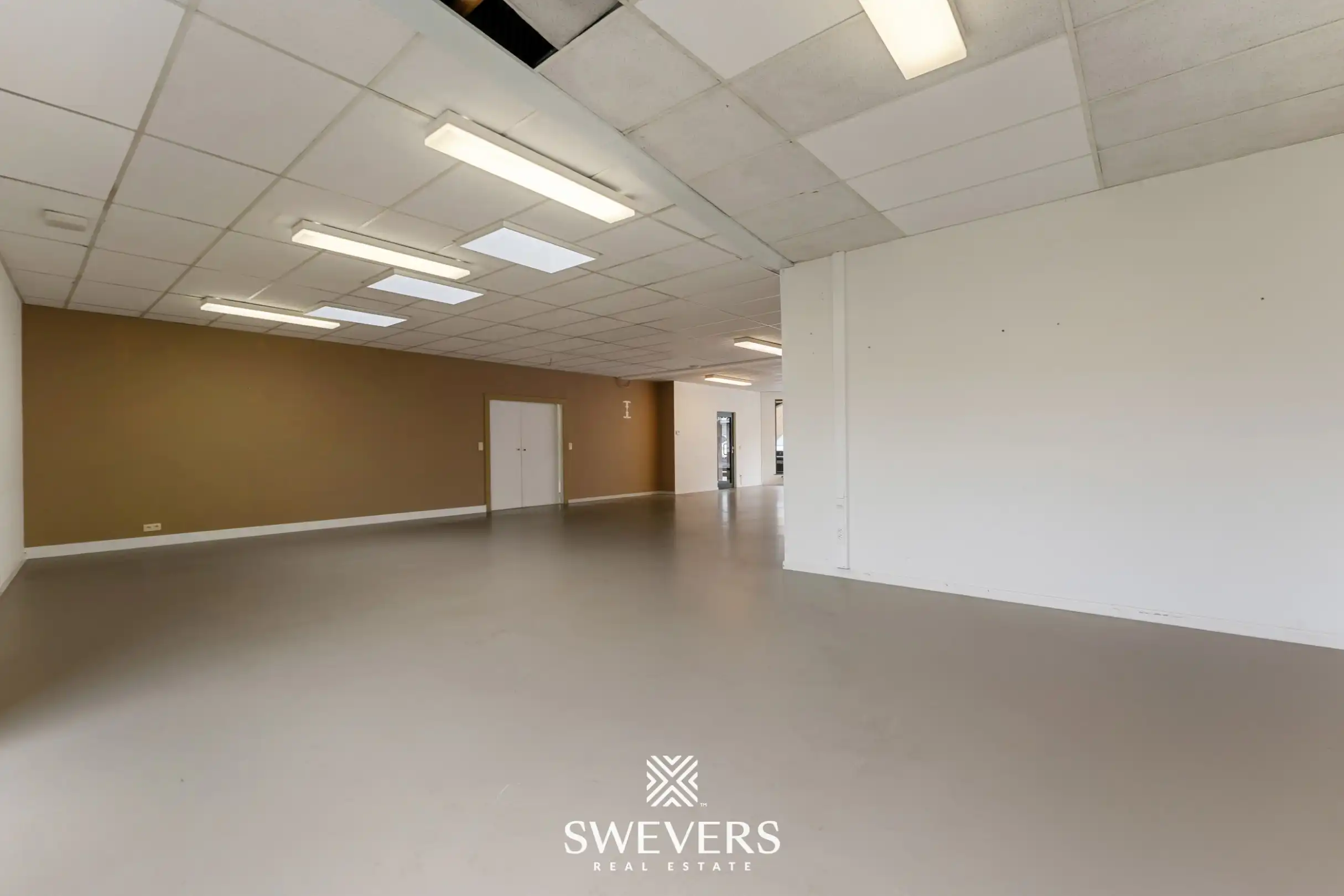 Commerciële opportuniteit met veel visibiliteit en ruimte in het centrum van Beringen foto 13