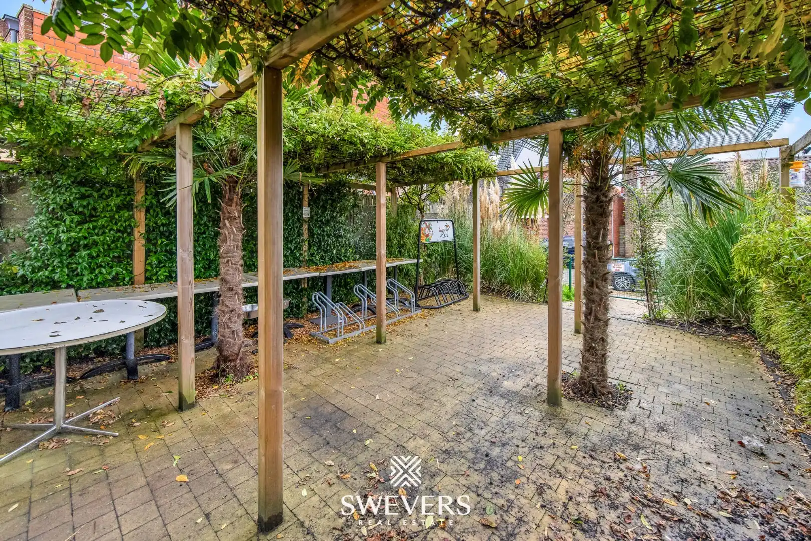 Op te frissen horecazaak met terras nabij het centrum van Mol foto 21