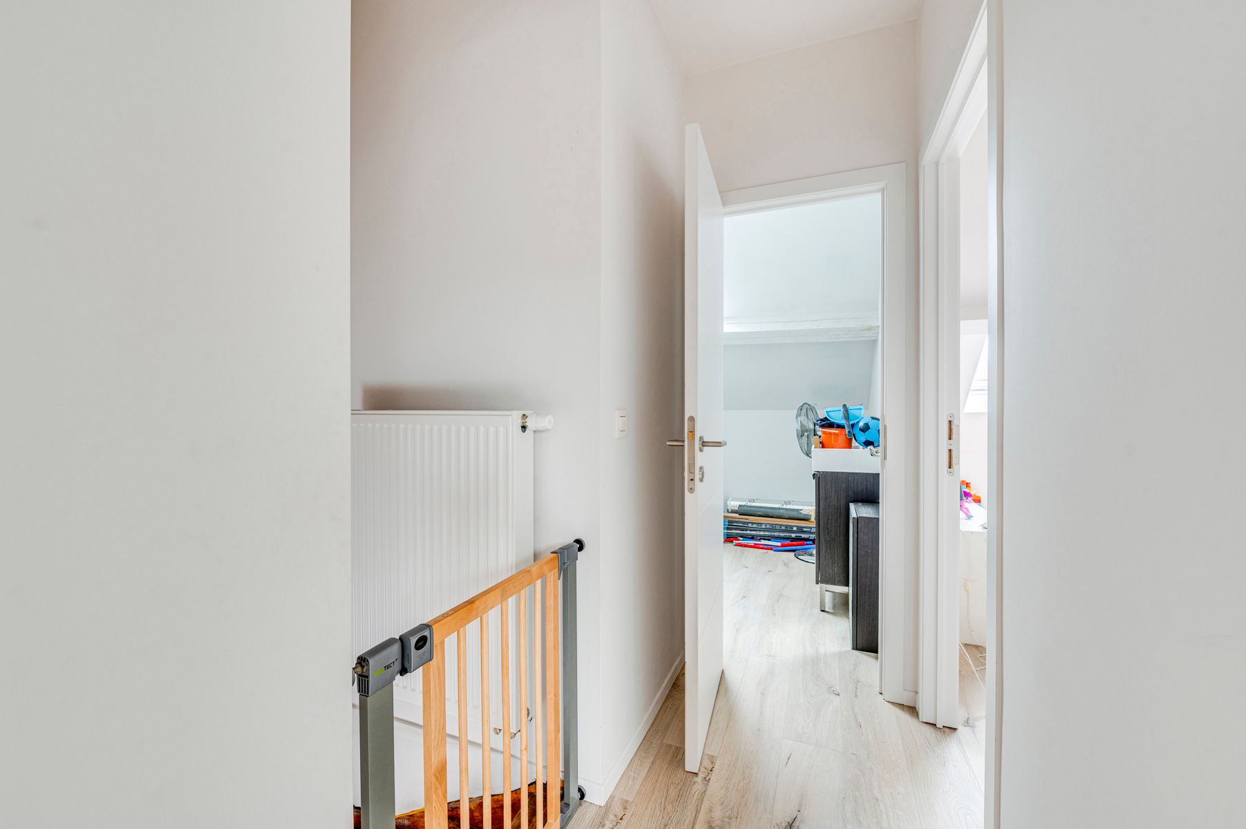 Ruime woning met 4 slaapkamers en tuin foto 9