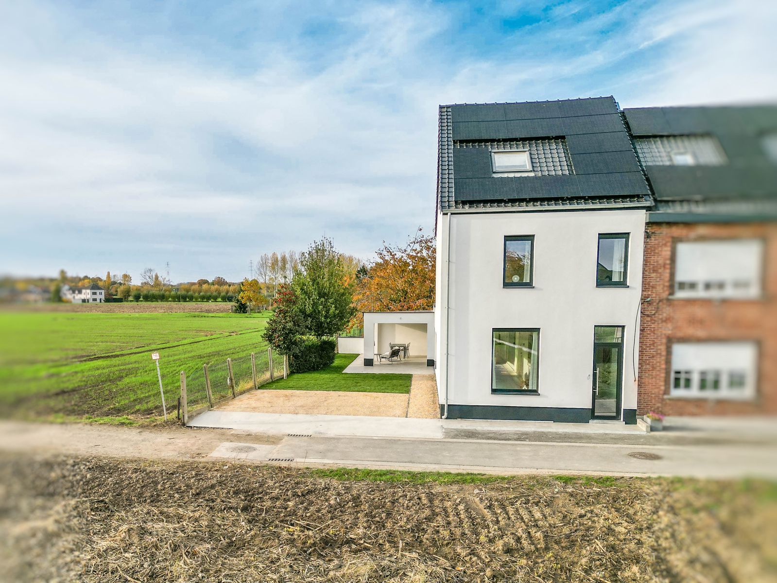 Fantastisch gelegen, compleet gerenoveerde half open bebouwing te Londerzeel foto 2