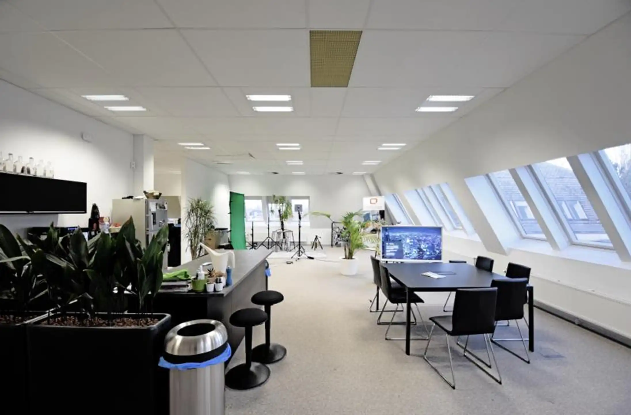 Kantoorruimte te huur in Wilrijk.  foto {{pictureIndex}}