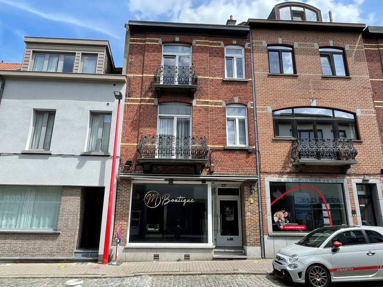 Hoofdfoto van de publicatie: Woning met handelsruimte en 2 appartementen