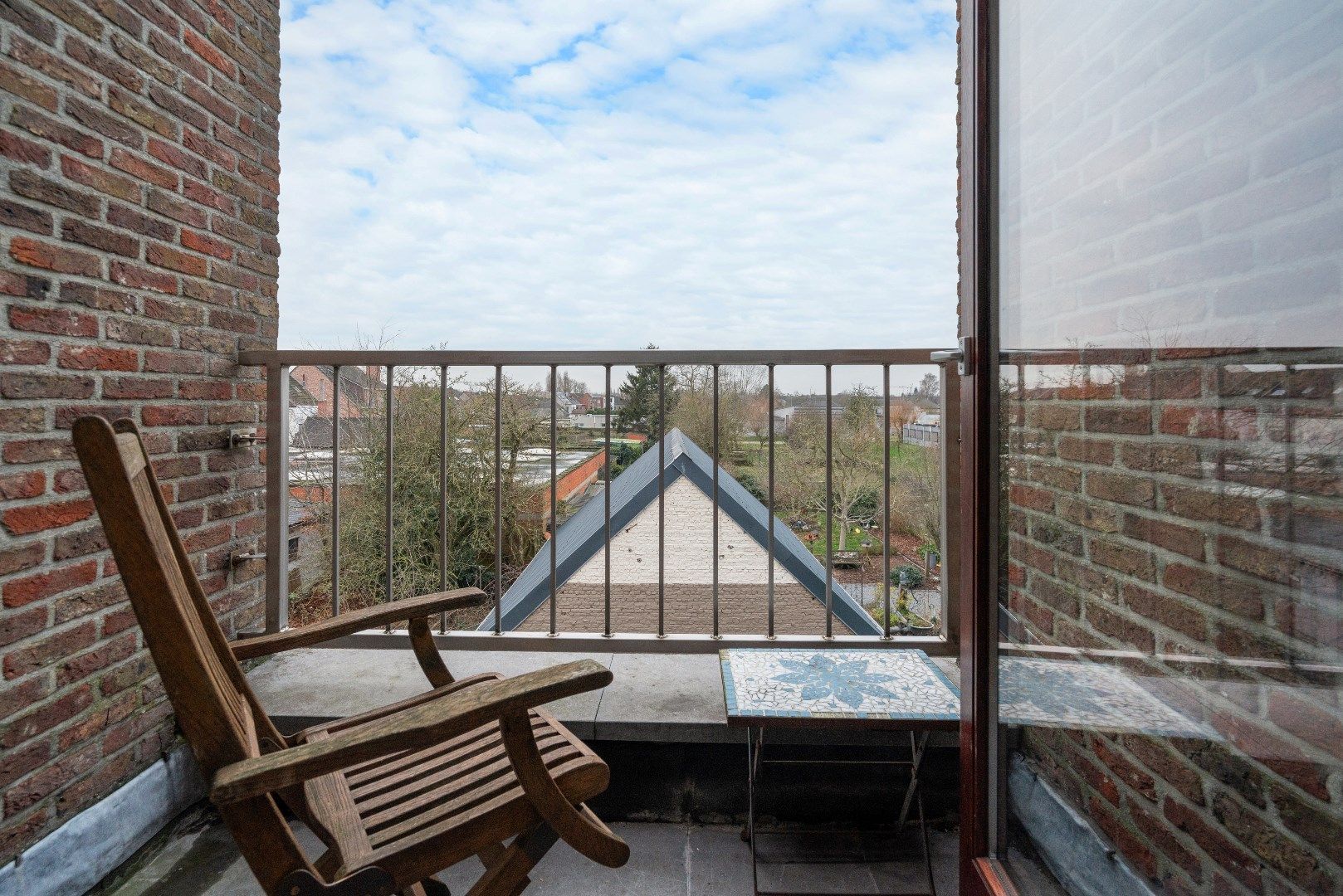 Instapklaar appartement met terras nabij het centrum van Lokeren foto 8