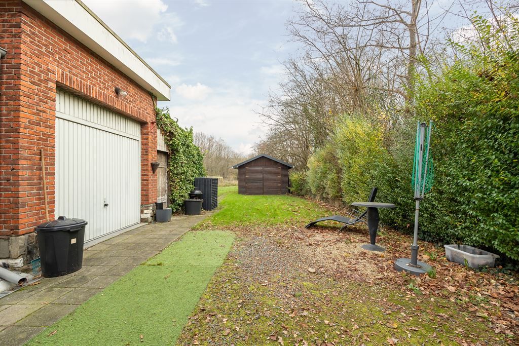 Te renoveren woning met achterliggend weiland foto 15