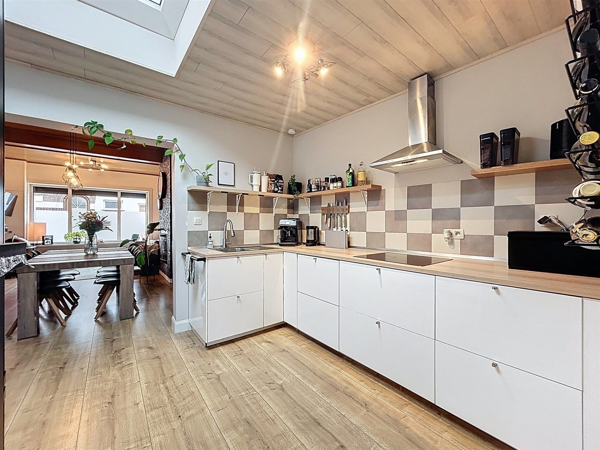 instapklare gezinswoning met 4 slaapkamers en prachtige tuin op perceel van 200m²  foto 5