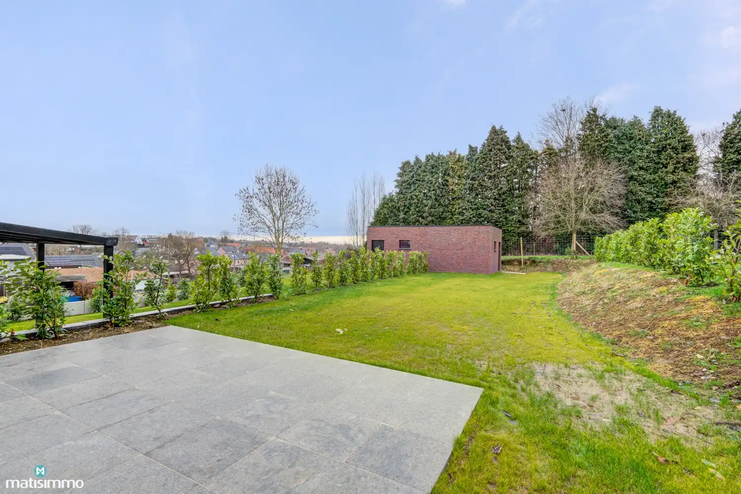 VOLLEDIG AFGEWERKTE EN GESCHILDERDE NIEUWBOUWWONING (EPB E10) MET 3 SLAAPKAMERS, 2 BADKAMERS, 2 GARAGES, KELDER EN AANGELEGDE TUIN IN WERM foto 33