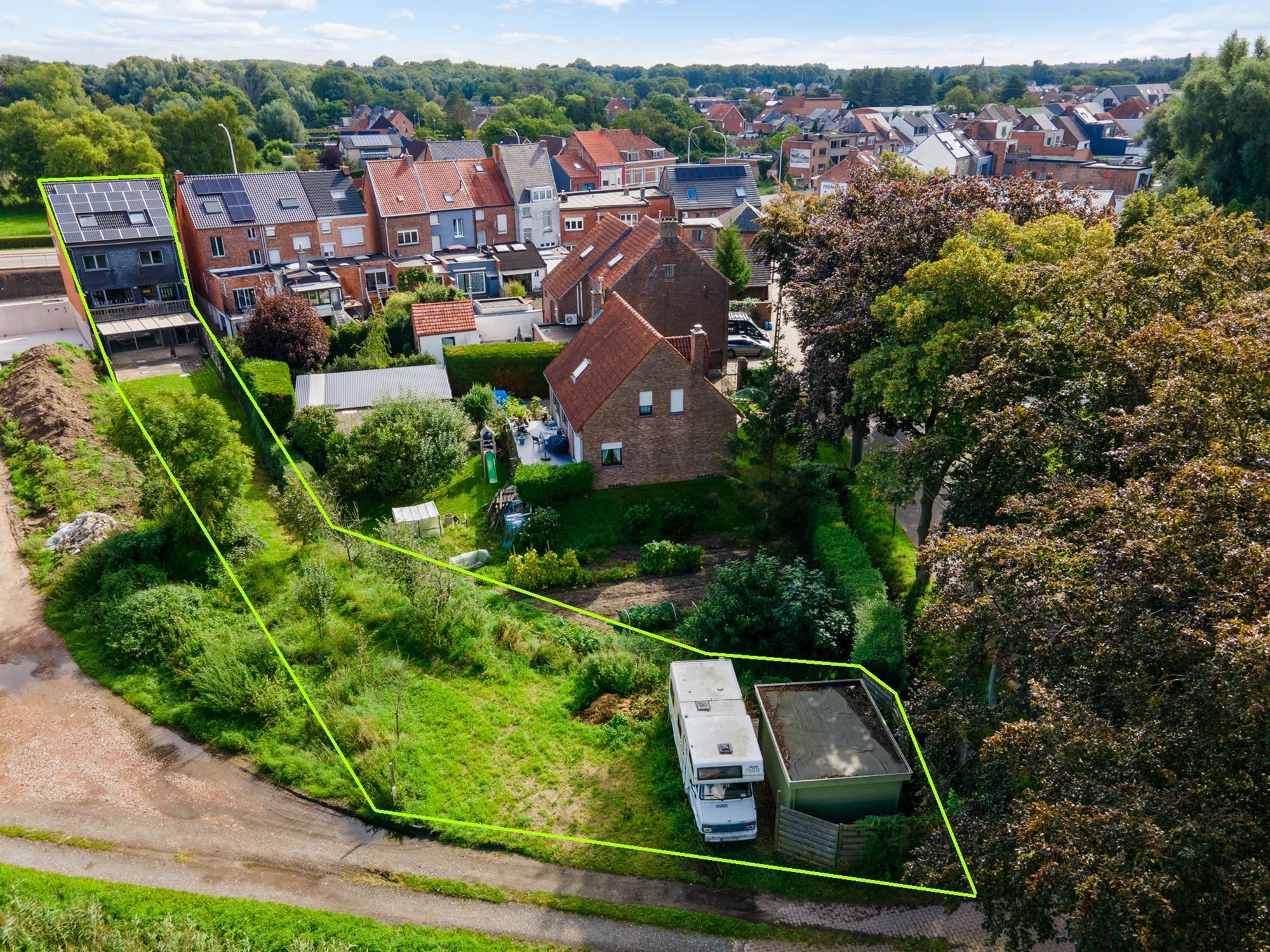 Ruime gezinswoning met vier slaapkamers en tuin foto 2