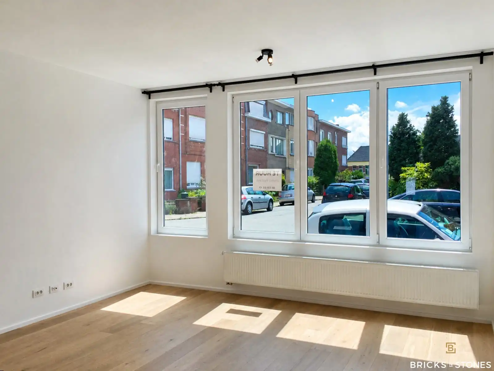 Gerenoveerd appartement met 2 slaapkamers en tuin! foto {{pictureIndex}}