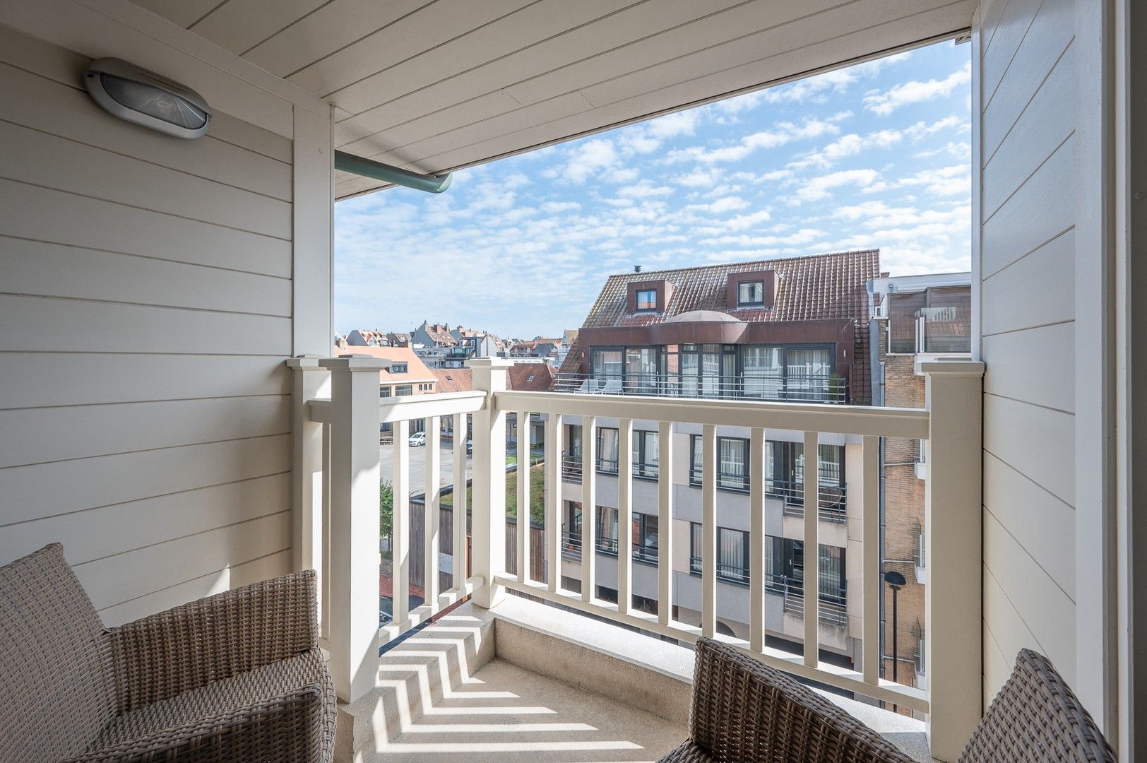 Prachtig ruim appartement met 3 slaapkamers en op wandelafstand van het strand en de zee. foto 2