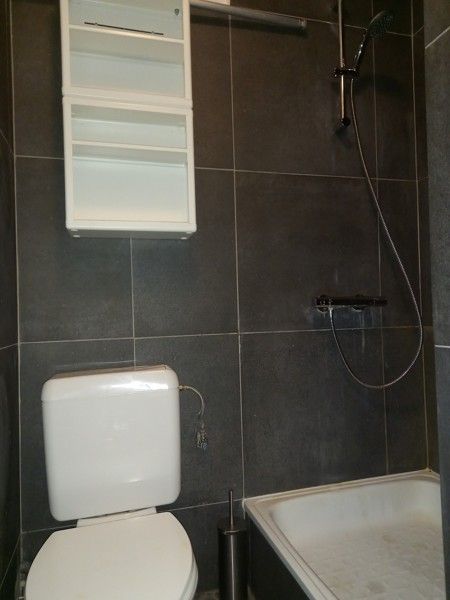 VERHUURD: Goedgelegen studio nabij station, stadscentrum en winkels foto 11