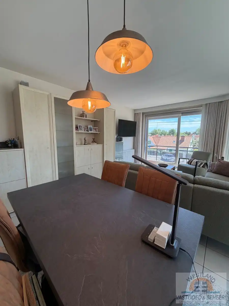 Lichtrijk hoekappartement met 1 slaapkamer foto 3