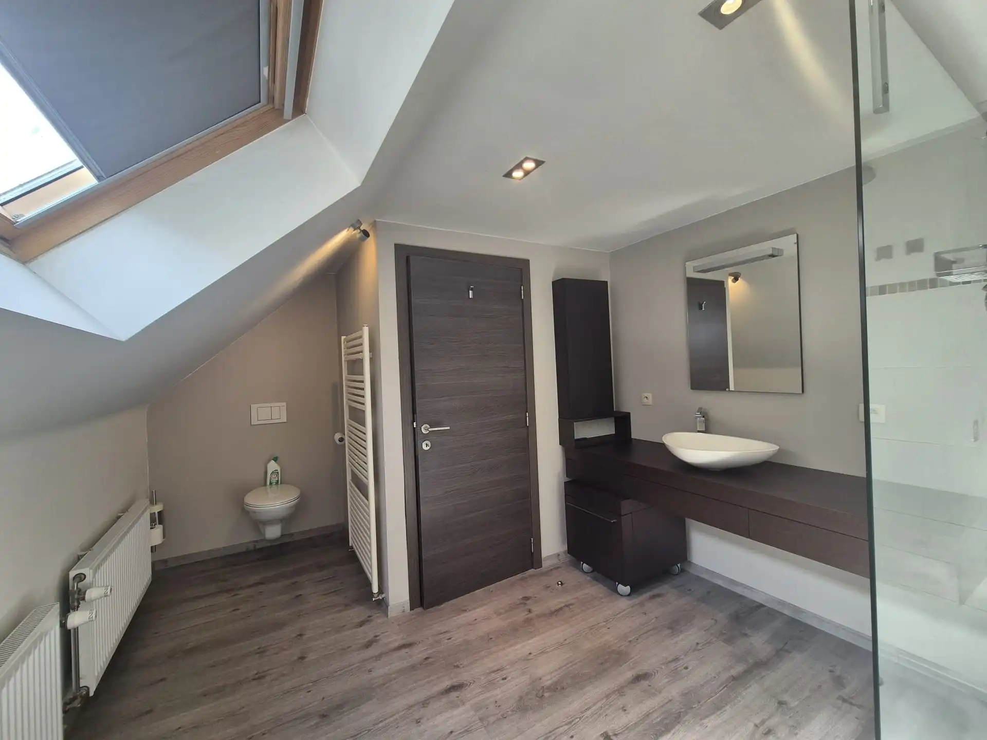 Instapklaar lichtrijk appartement met dakterras boven bakkerij “Hoste”. foto 20