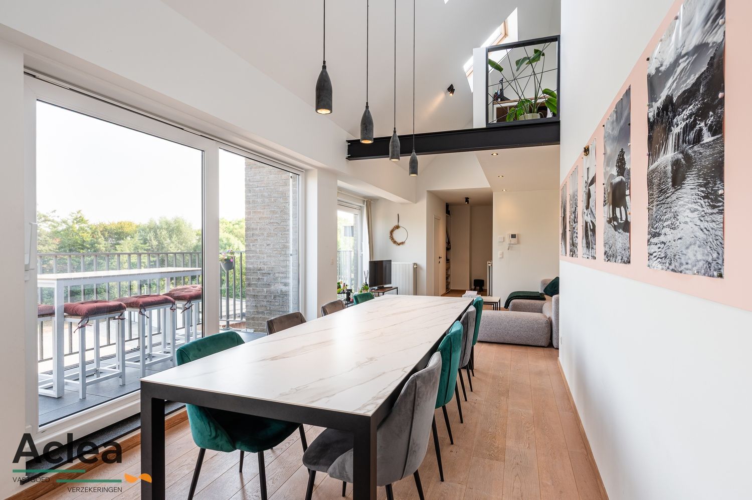 Lichtrijk, ruim duplex-appartement foto 5