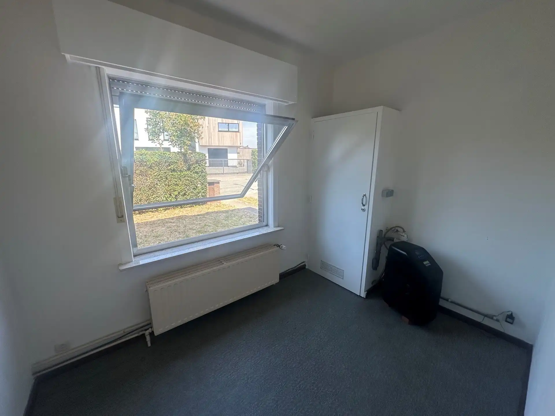 Ruime gezinswoning met 4 slaapkamers, garage en tuin foto 4