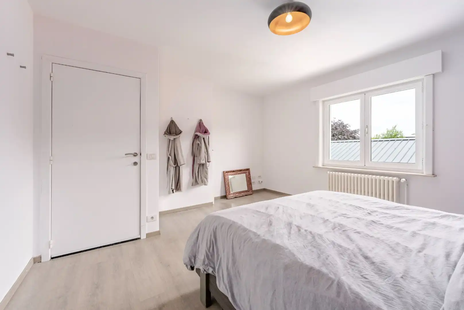 Instapklare gezinswoning met bijgebouw foto 15