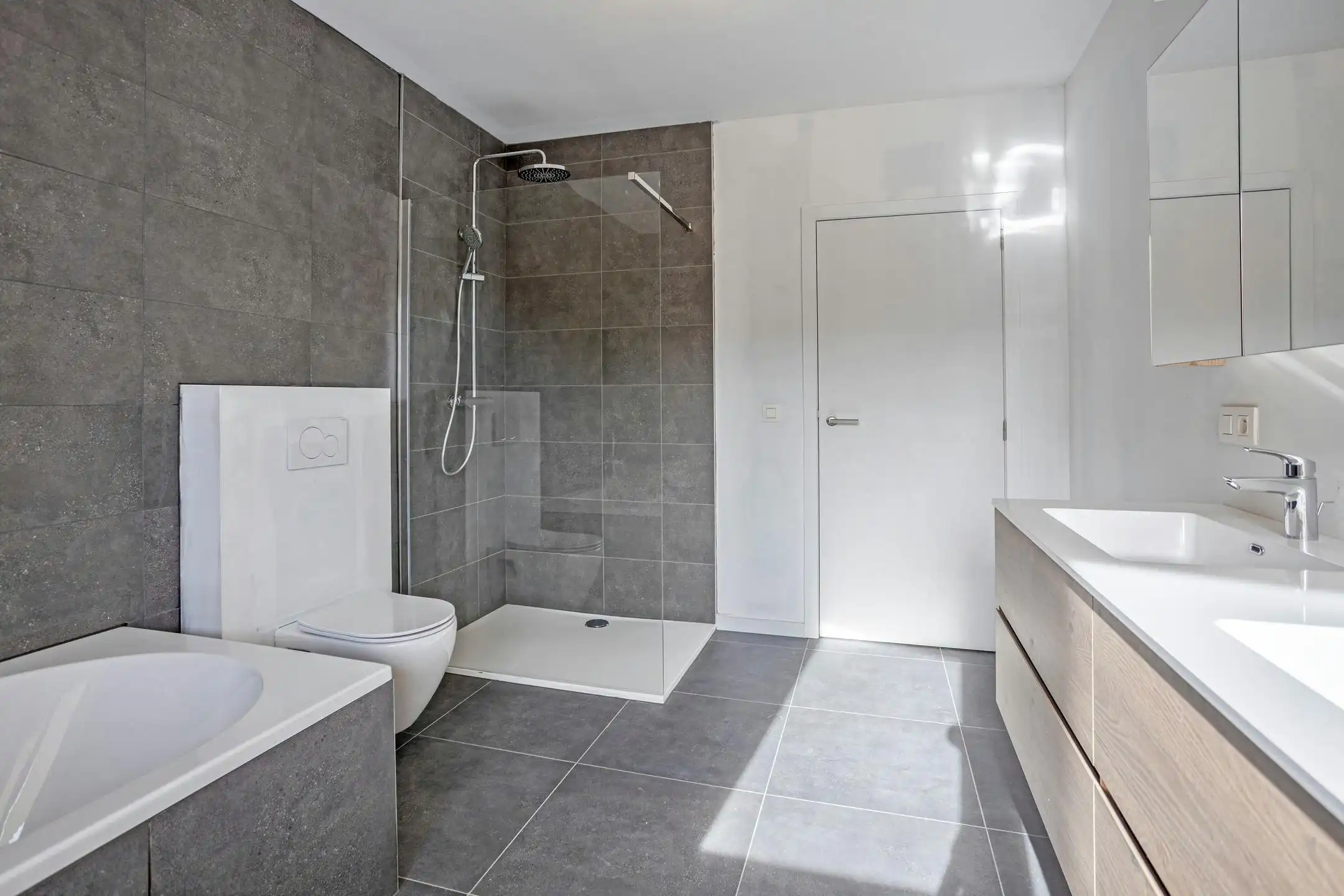 Gerenoveerd appartement met 2 slaapkamers in Boom foto 10