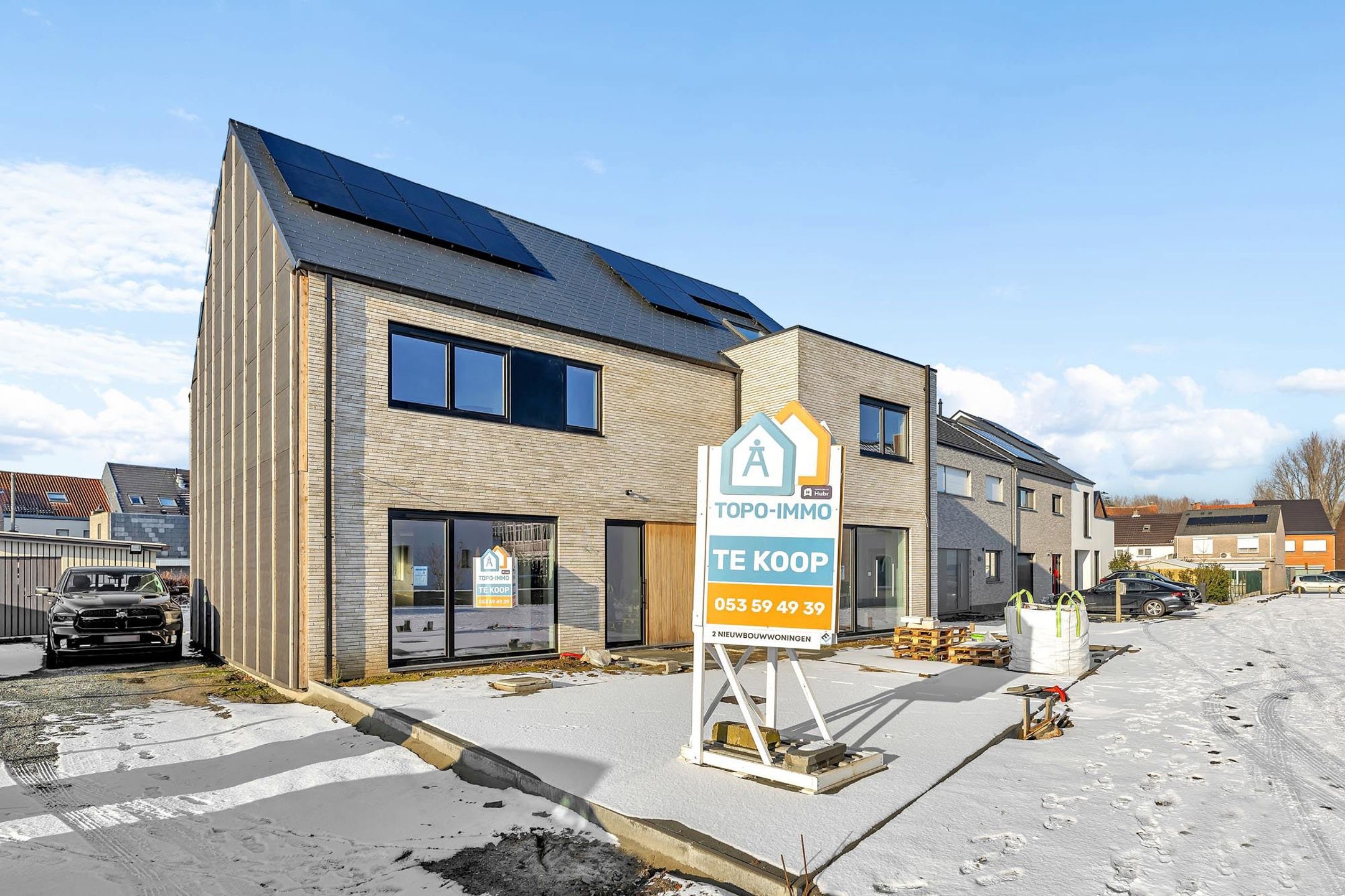 Volledig afgewerkte nieuwbouw (prijs incl. kosten: €471.731) foto {{pictureIndex}}