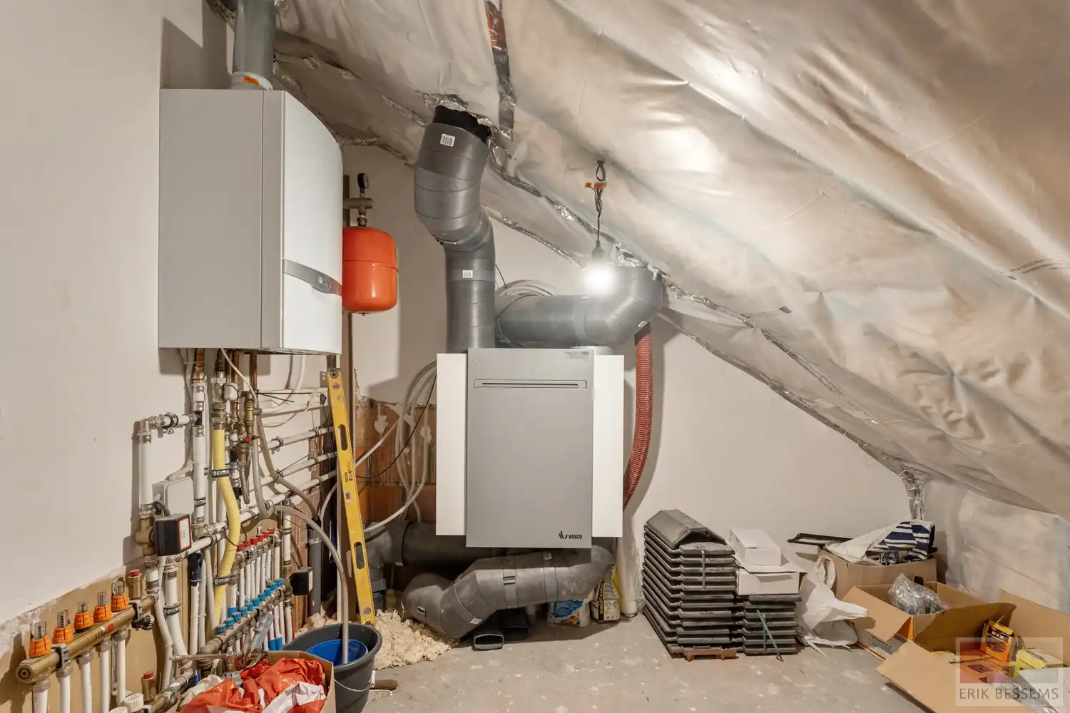 Prachtige en ruime woning met een woonoppervlakte van ca. 277 m², gebouwd in 2018 met vloerverwarming en voorzien van 5 volwaardige slaapkamers en 3 badkamers foto 26