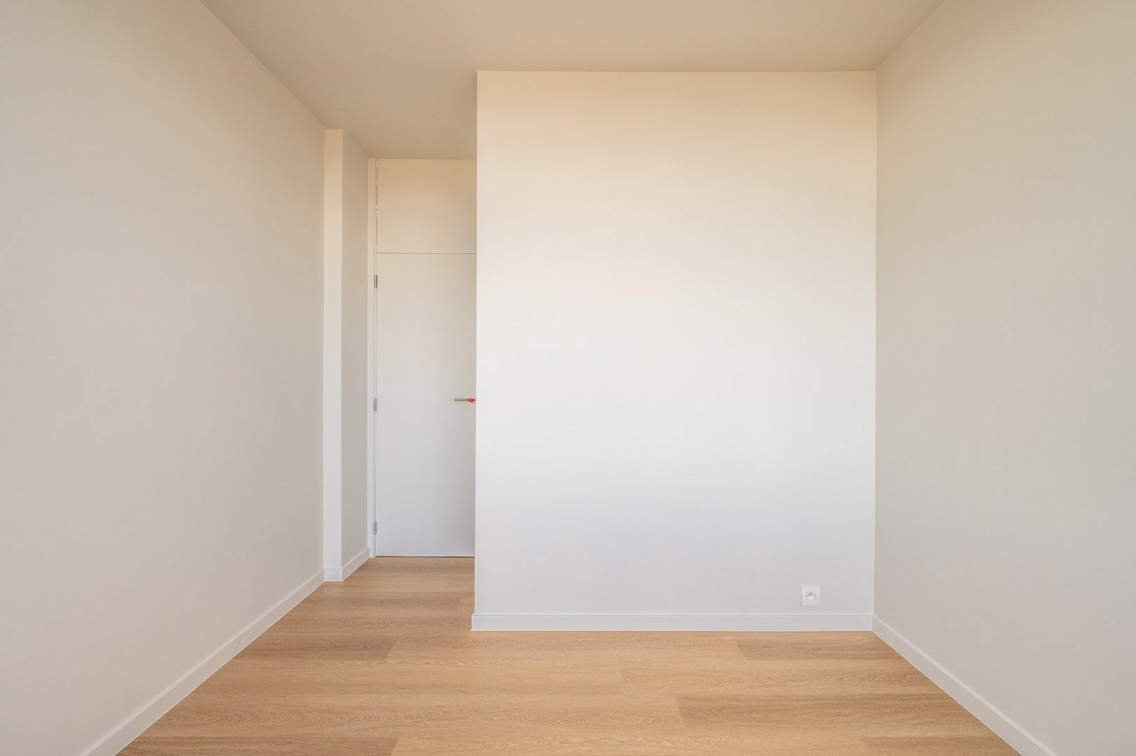 Gerenoveerd modern appartement te koop in centrum Kortrijk!  foto 17