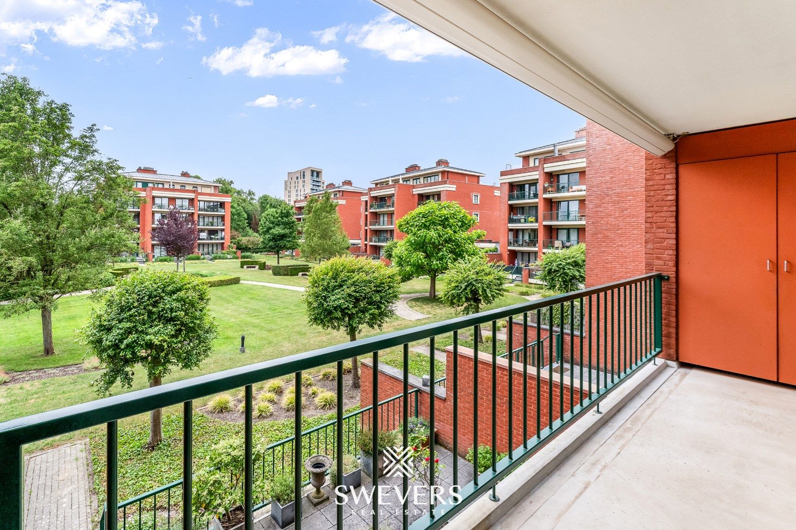 Licht appartement met ruim terras en groen uitzicht in Hasselt centrum foto 23