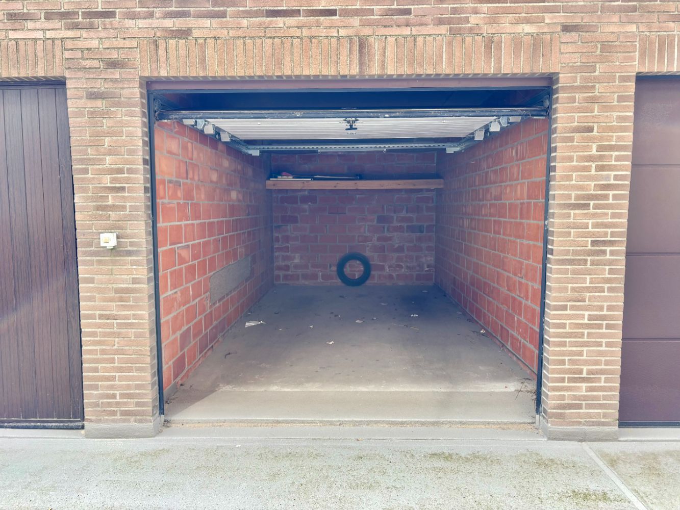 Afgesloten garagebox te koop in Middelkerke foto 2