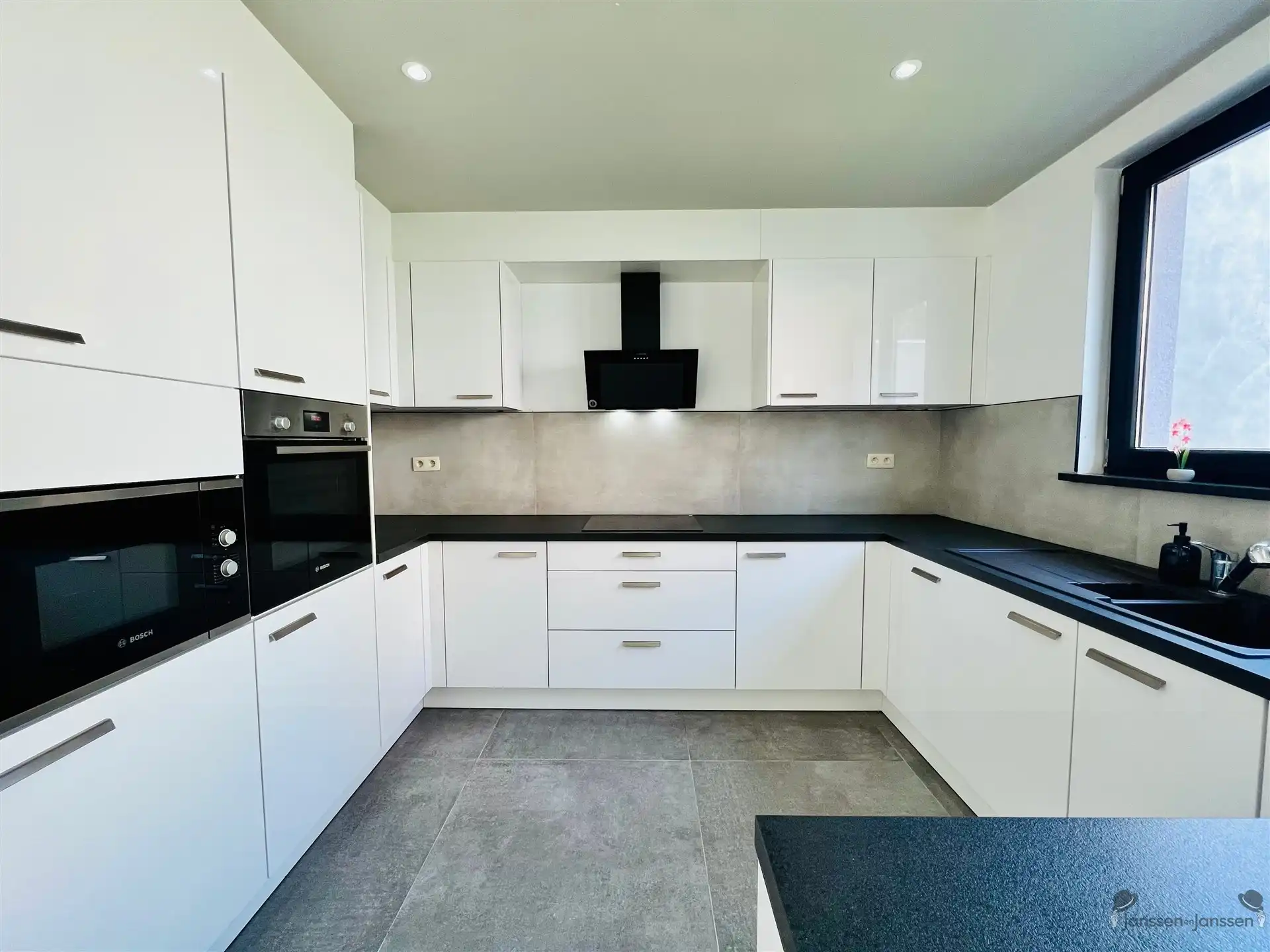 Ruime woning met 5 slaapkamers foto 6