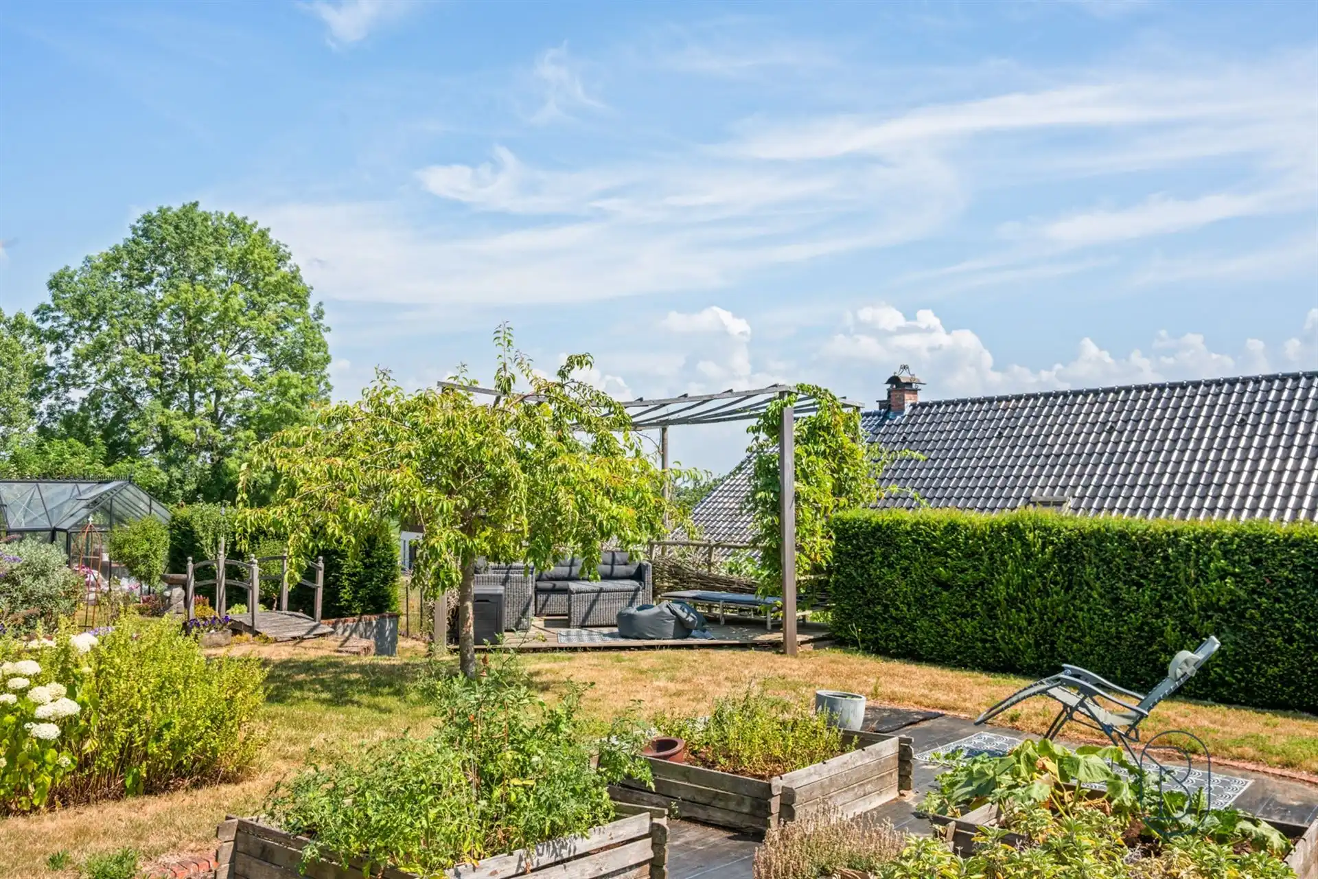Ruime karakterwoning met 4 slk, grote tuin en charme. foto 38