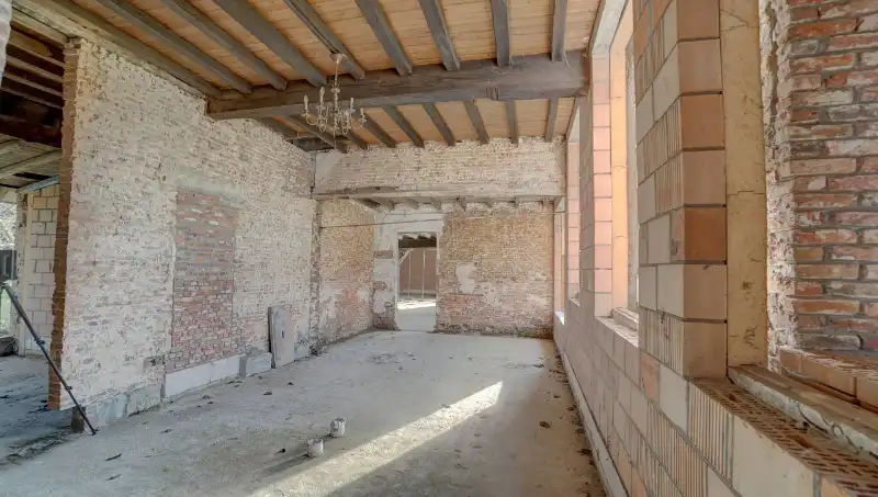 Exclusief 17e eeuws landgoed met bijgebouwen en slotgracht op 1 ha foto 9