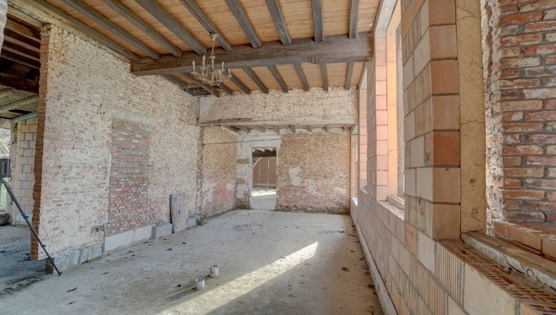 Exclusief 17e eeuws landgoed met bijgebouwen en slotgracht op 1 ha foto 9