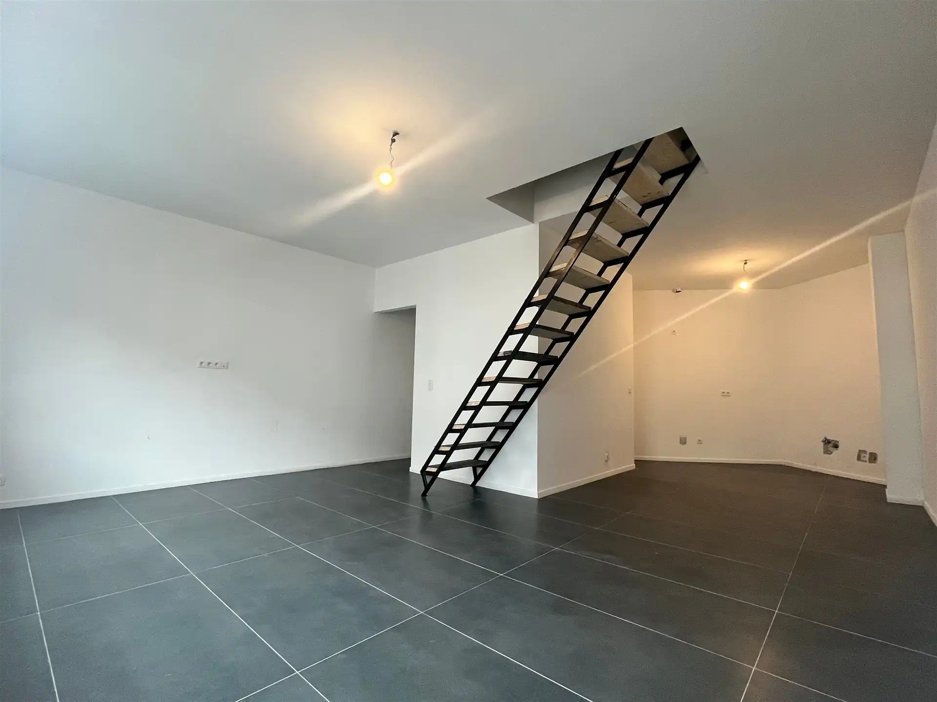 Volledig gerenoveerd Duplex-appartement! foto {{pictureIndex}}