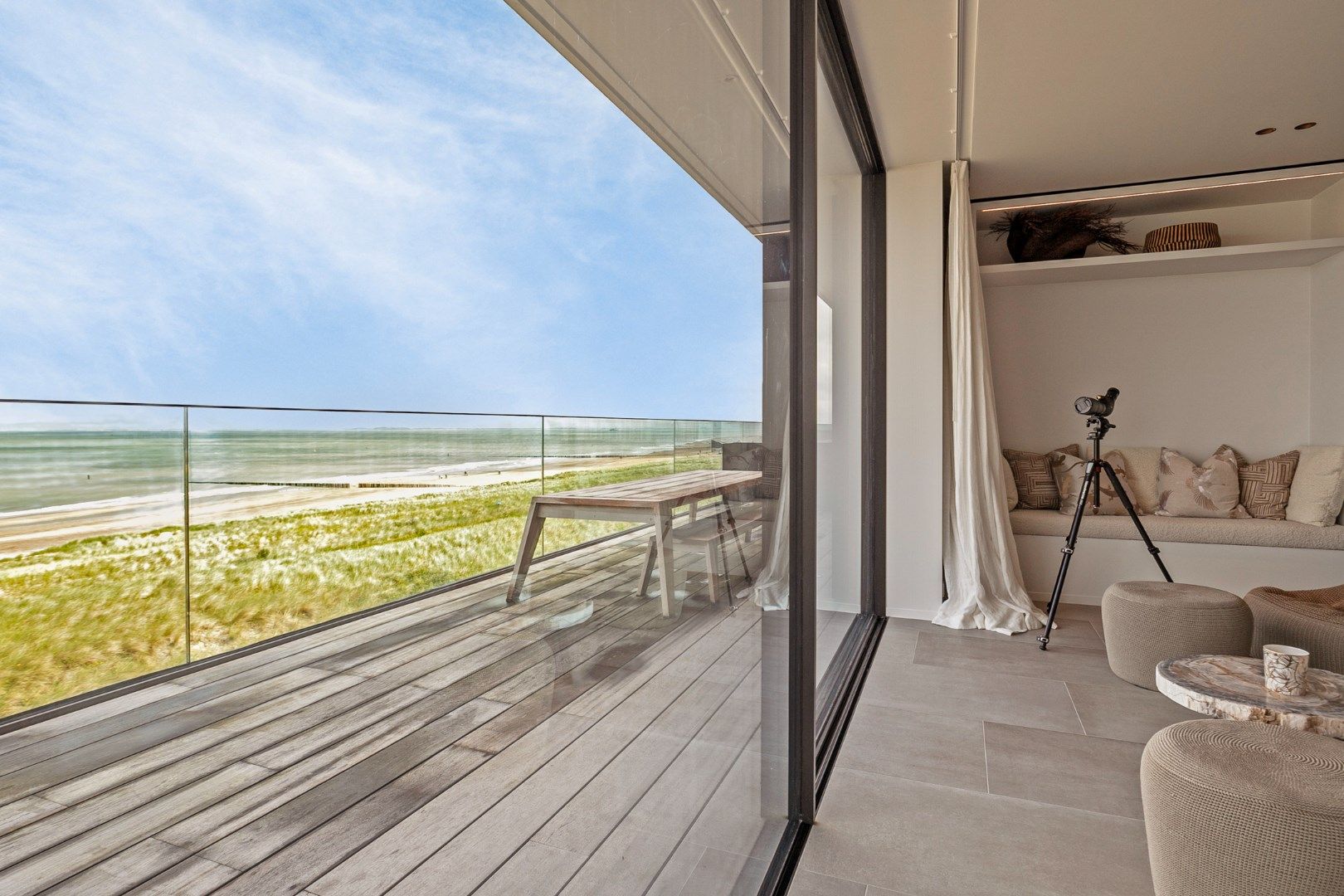 Zeer fraai appartement met panoramische zeezichten in de Blanke Top. foto 2