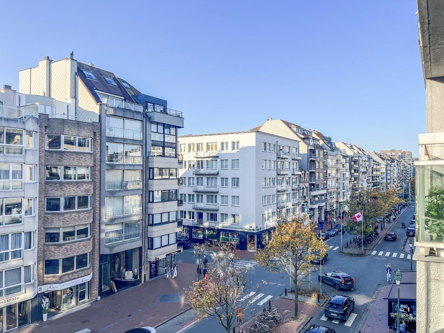 Instapklaar appartement met zuid-west oriëntatie gelegen in het centrum van Knokke. foto 2