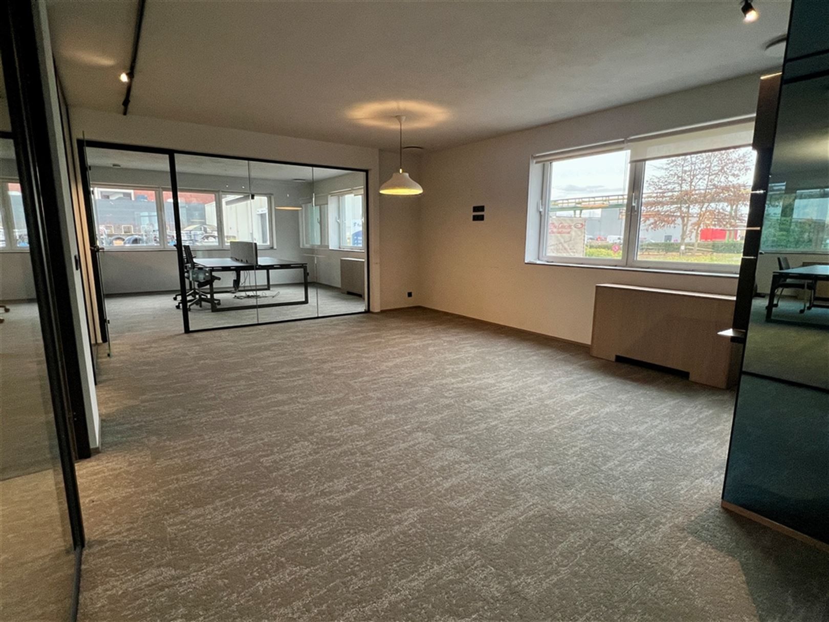 Kantoorgebouw van 1056  m² te huur in Zwijnaarde foto 15