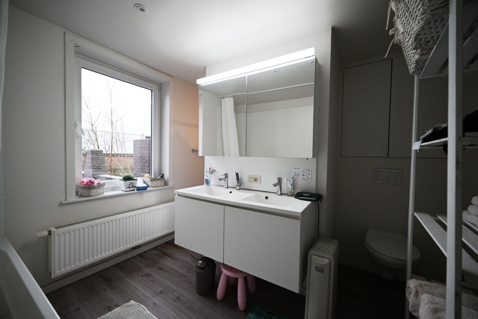 Ruime woning (HOB) met 5 slaapkamers! foto 9