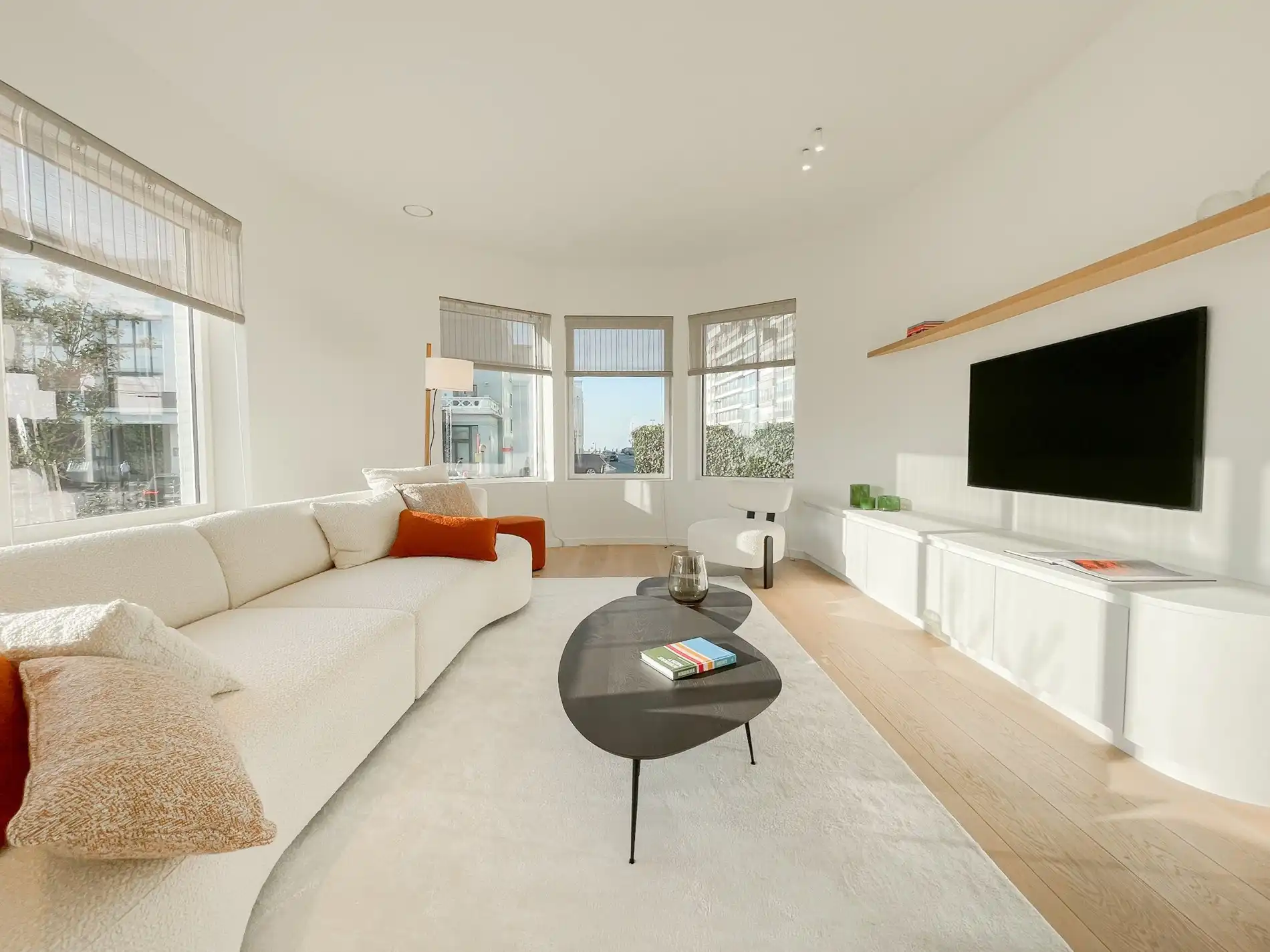 Exclusieve villa: Uitzonderlijk volledig gerenoveerde villa met frontaal zeezicht. foto 15