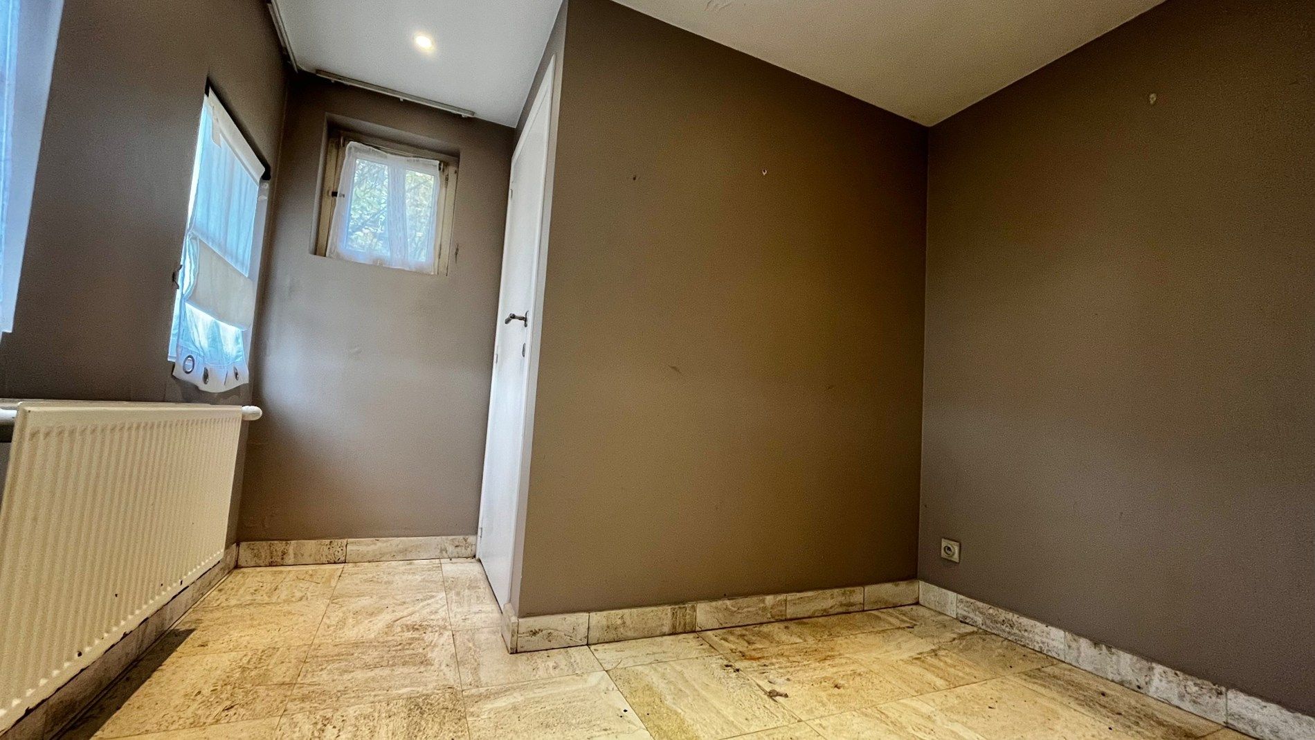 Te renoveren ruime woning op 911 m² te Lendelede – met garage en 5 kamers foto 6