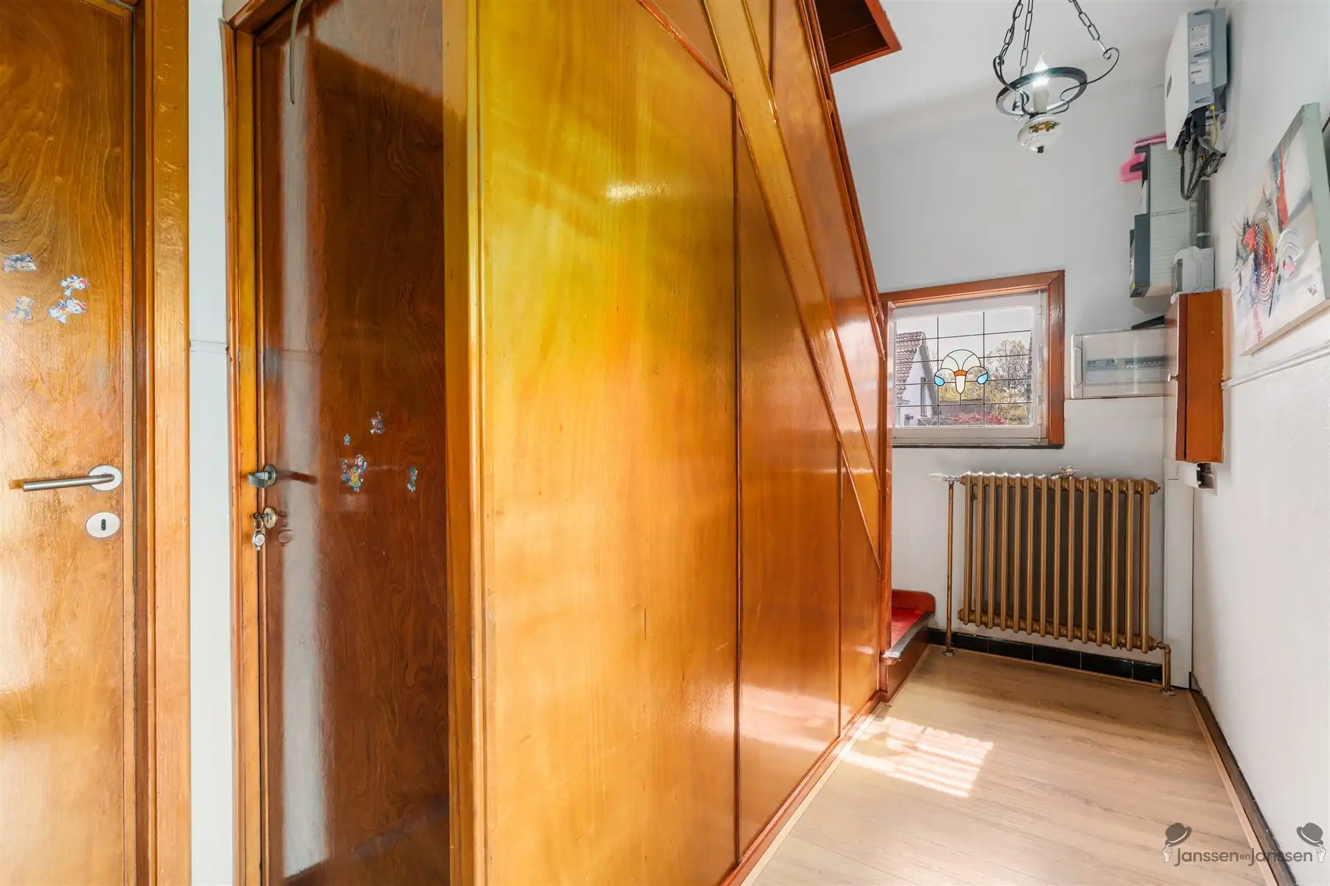 Vrijstaande woning met modern bijgebouw en renovatiepotentieel in groen Beverlo foto 9