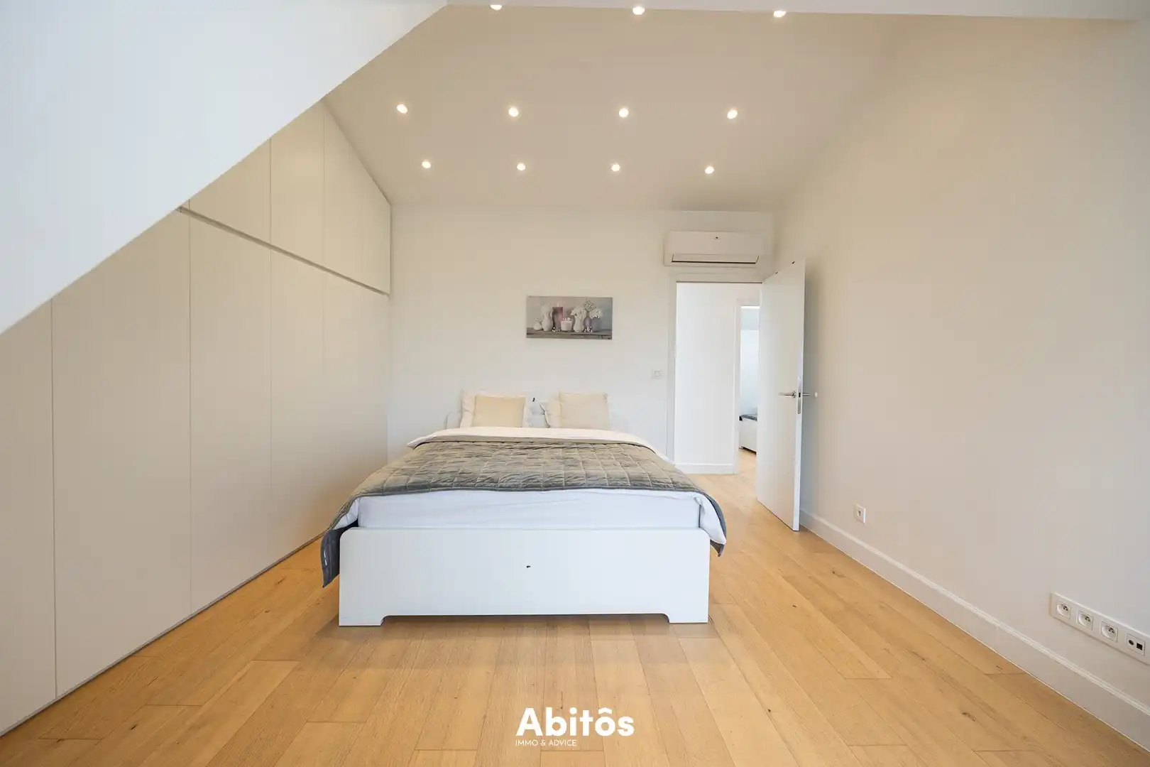 Luxueus gemeubeld penthouse met zicht op de Leie en de Gentse torens foto 14