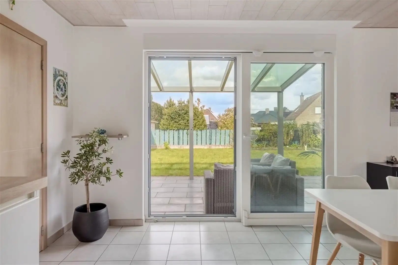 Verzorgde woning met 3 slpk en garage foto 14