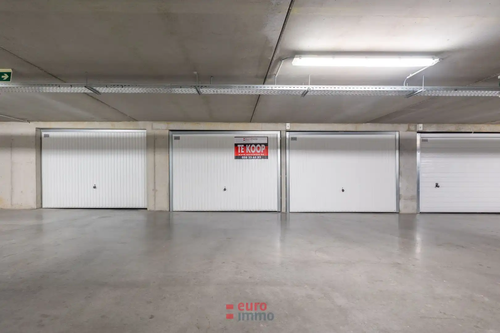 Afgesloten garagebox nabij het cultureel centrum. foto 5
