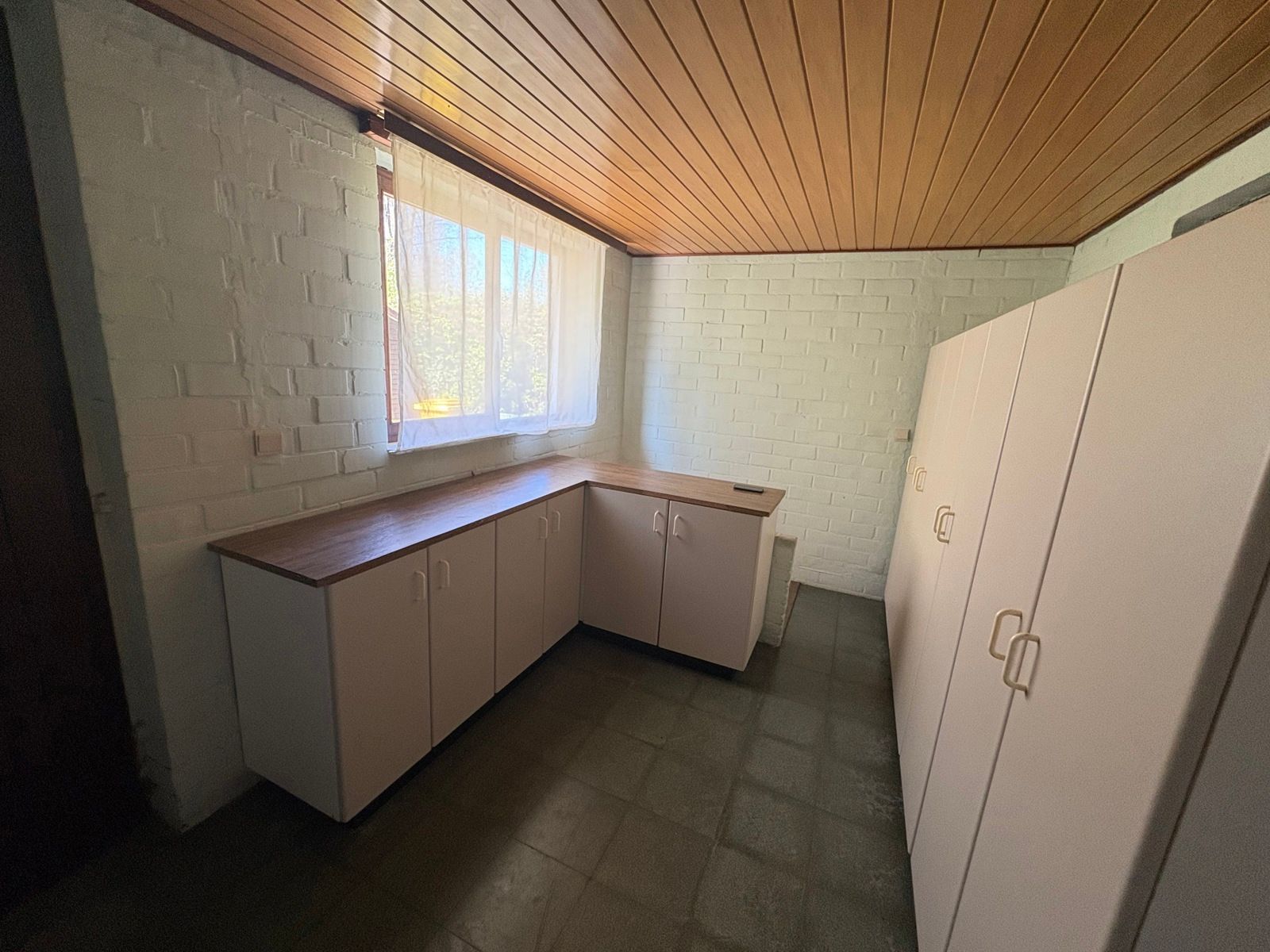 Halfopen bebouwing, zeer rustig gelegen, met o.a. 2 slpks foto 9