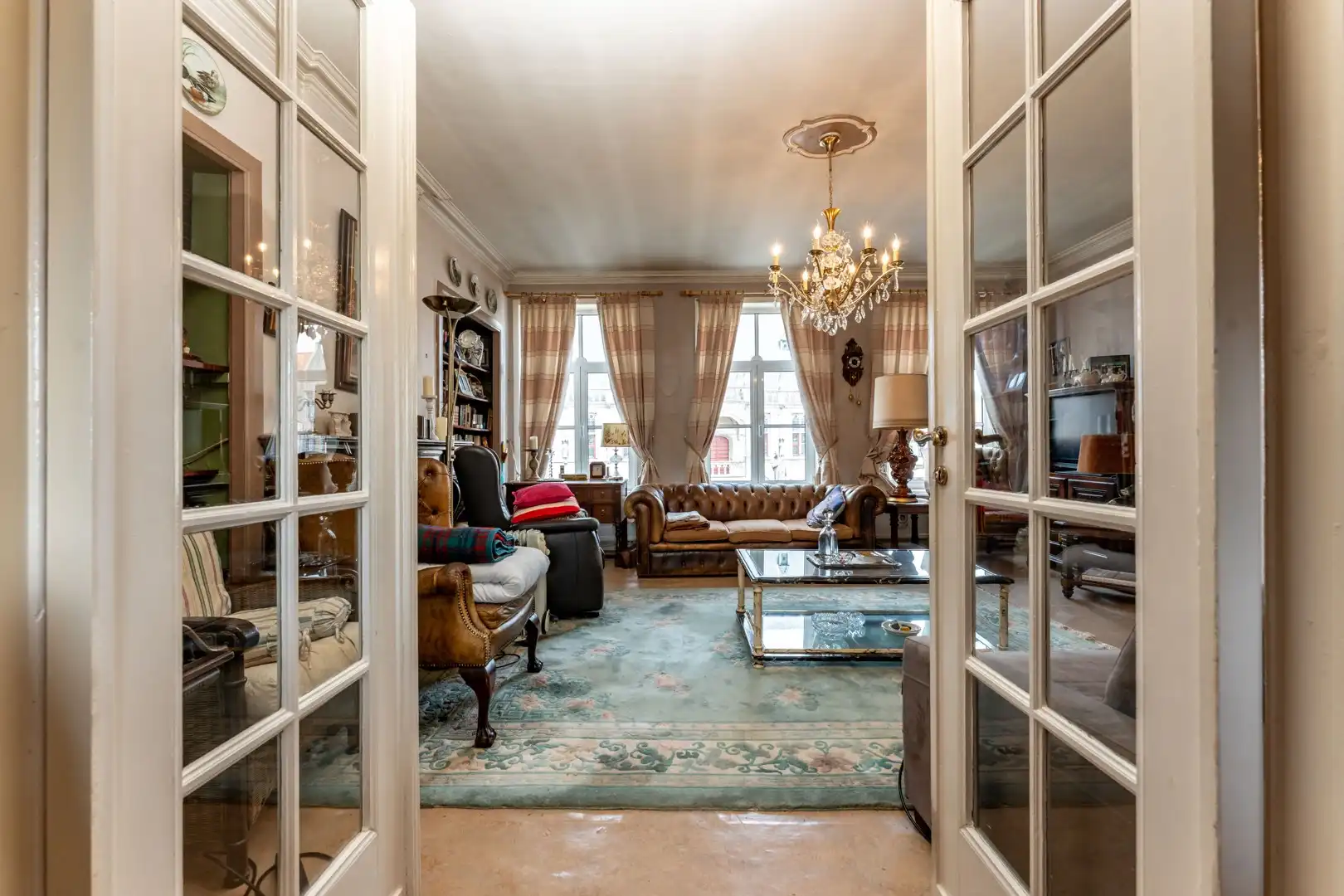 Charmant historisch handelspand met woonst en appartement op de Markt van Damme foto 16