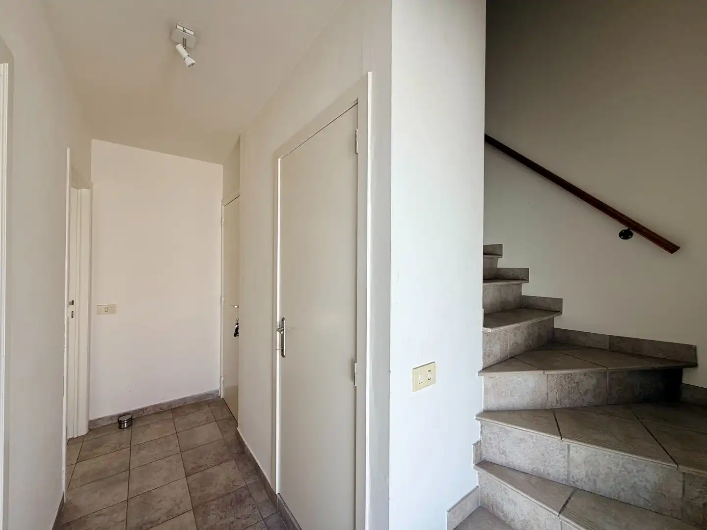 Ruim duplex appartement met garage nabij centrum Meulebeke! foto 11